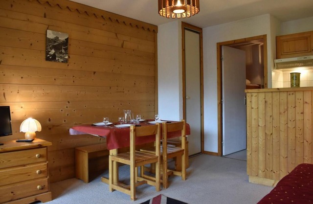150m from ski slopes, 2nd floor, view mountain, balcony, 24m², Méribel