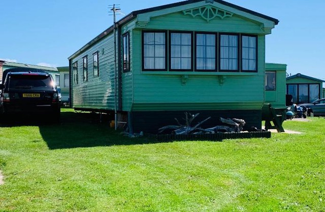 157 Amour Caravan