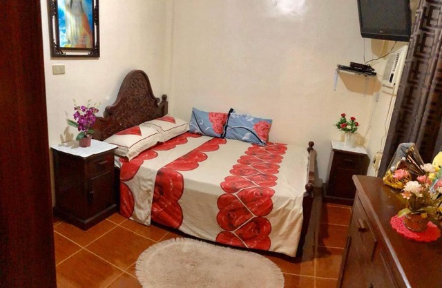 15pax-2 minutes to Vigan-RoseandFer Transient-2 Bedroom House