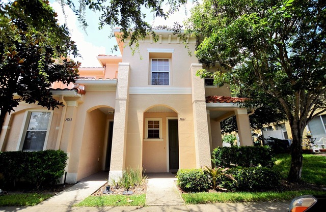 1600 sqft 3BR/3BA Townhome.1.5 M to Disney and one minute from Walmart