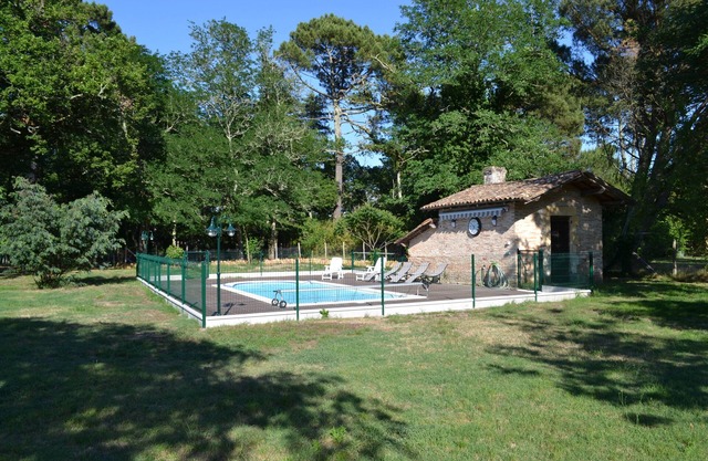 160m² restored house classified *** with heated swimming pool (depending on period)