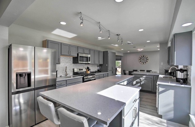 17 Mi to Dallas: Richardson Home w/Hot Tub