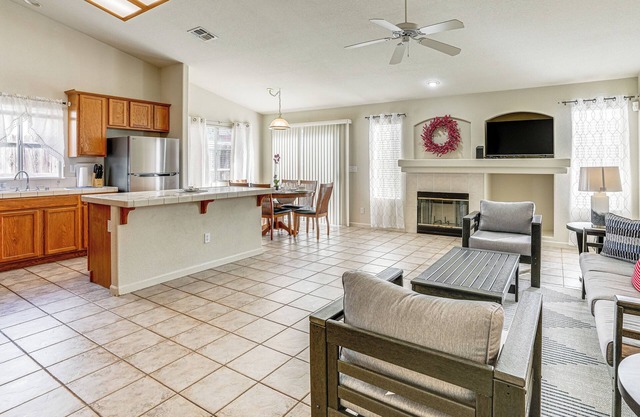 17 Mi to Napa: Spacious Vallejo Family Home!