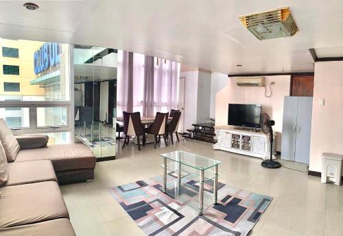 1711 Condo Loft type corner unit