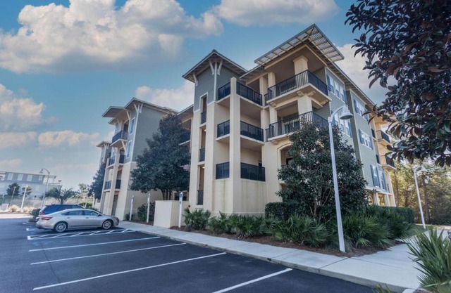 1732 W County Hwy 30A Unit 401