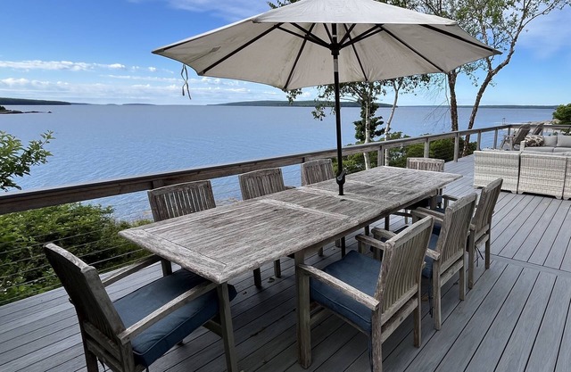 1798 - Spacious - Sleeps 10 on the Ocean
