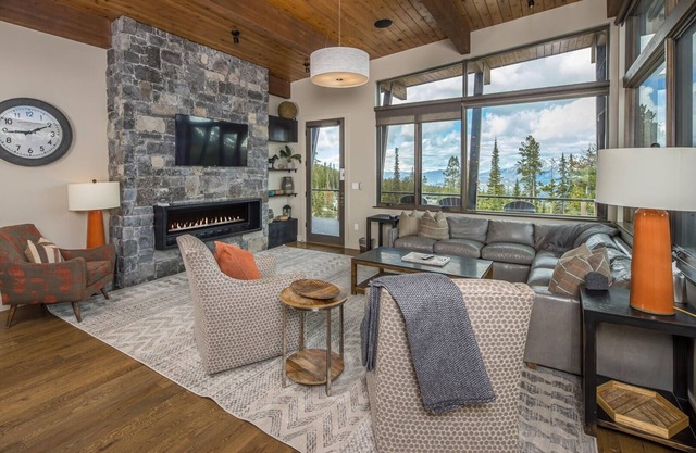 18 Alpine Bend (6-Bedroom Home) with Mountain view by Moonlight Basin Lodging