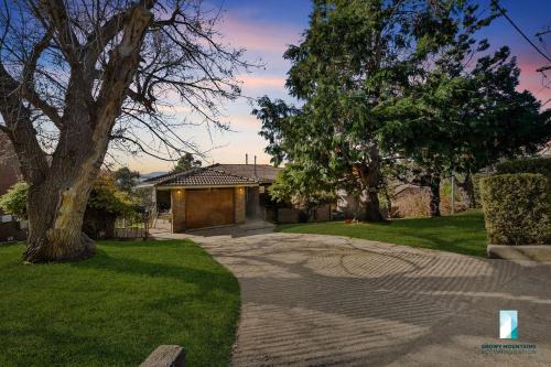 18 Kurrajong St - 3BR l Pet Friendly l Central Location l Air-Con