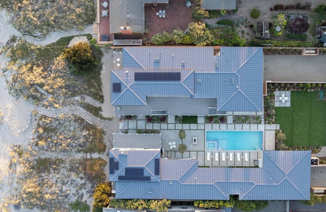 180-182 Seadrift Road: 9 BR, 10.5 BA in Stinson Beach, Sleeps 24