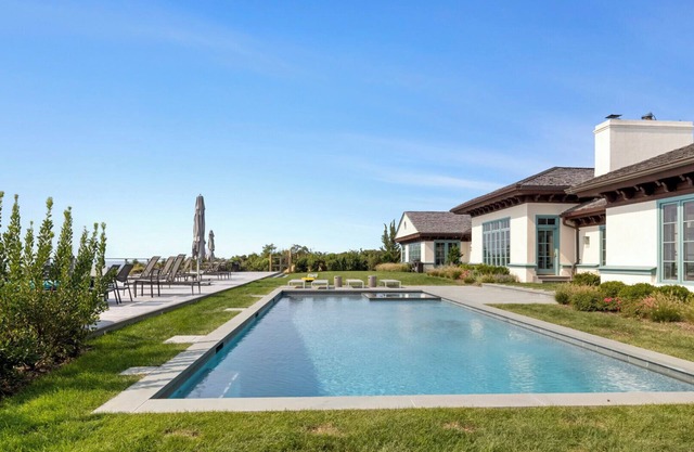 180 Degree Ocean Views, Wide Deck with Fire Pit and Dining Table, Near.