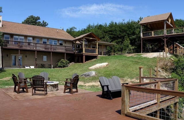 180° Smoky Views Hot Tub Game & Movie Room