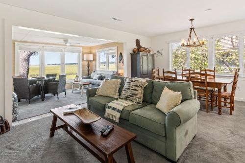 1806 Heron Point