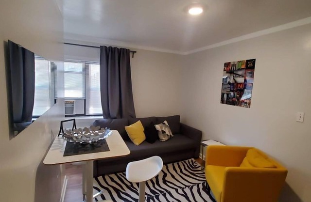 1817 1H · Charming Apt Parking Avail - 20min to Time Square