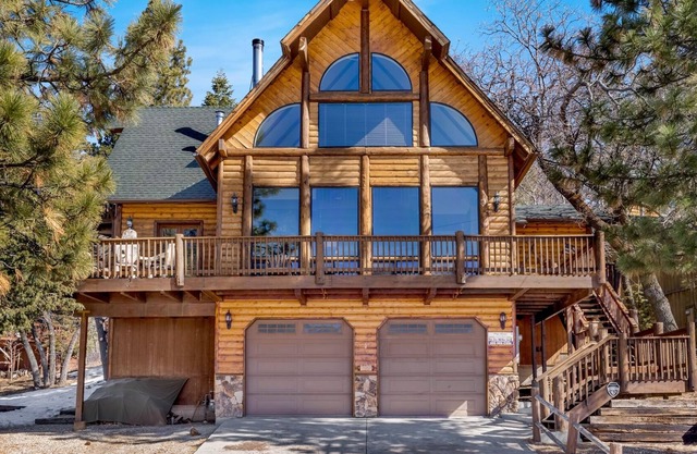 1842-black Diamond Chalet 6 Bedroom Home by RedAwning
