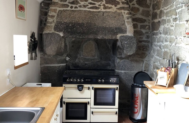 1884 property Clos de murs Lanildut