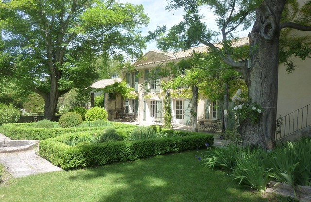 18th century family House , in quiet 5000 acres park of old trees,olive orchards