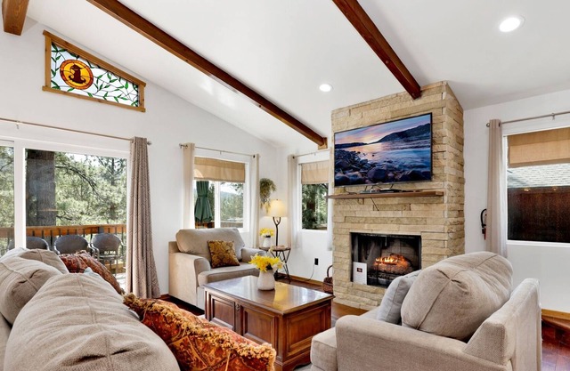 1914-sequoia Retreat 4 Bedroom Home by RedAwning
