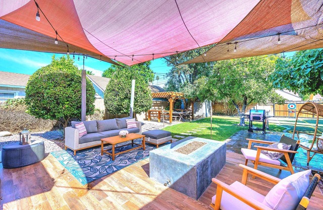 1919 Modern Craftsman Casita with Backyard Oasis - New AC - Free EV Charging