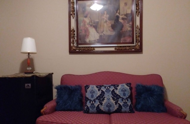 1930s Rear Unit, 3 miles to DT, Walk 2 Trinity U, Private Entrance