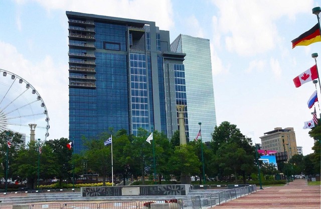 1BD/Atlanta - Downtown w/Rooftop Pool and Pool Bar!