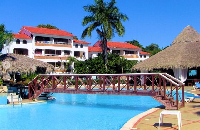 1BD condo in countryside resort with pool/Wi-Fi/TV/parking/AC