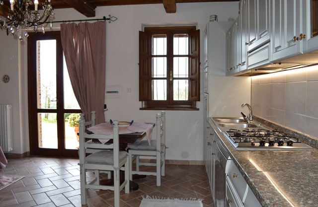 1Bdr flat in villa with fantastic view Trasimeno lake and pool