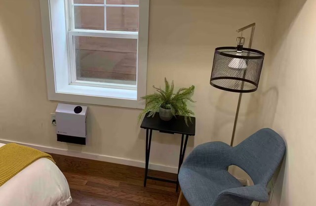 1BR, 1BA -Near U.S. Capitol & Commanders-RFK Stadium