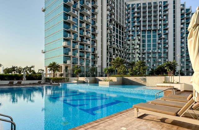 1BR Apt Near Downtown with Skyline Views
