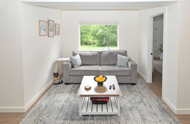 1BR Apt With Pool Near Farms & Shopping & Princeton University
