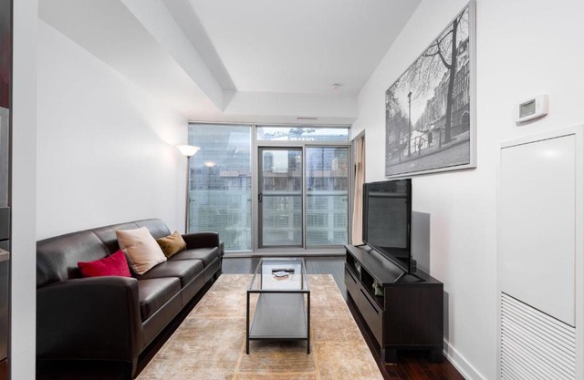1BR DowntownCNTowerJays