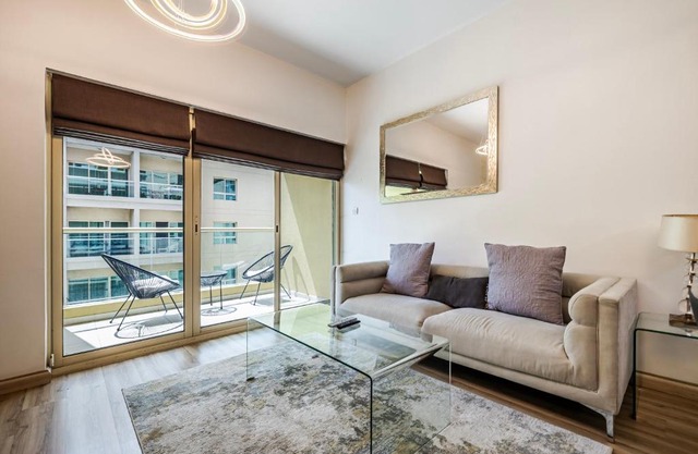 1BR The Greens Courtyard View