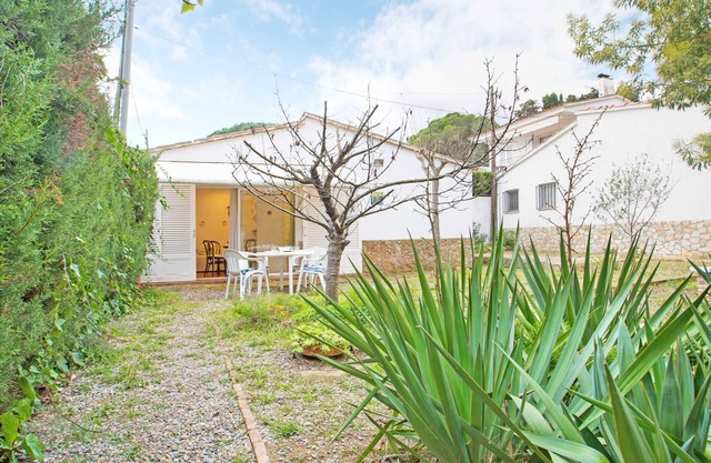 1SIR 01 - Very simple 2 bedroom apartment located in a very quiet area only 200m from the beach of Llafranc.