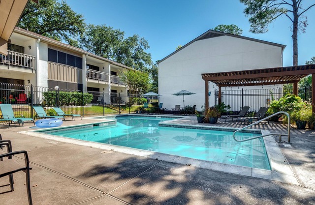 1st-Floor Condo in Walden: Walk to Pool & Lake!