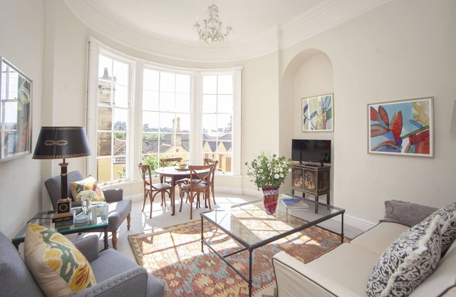 1st floor Georgian apartment for 4, perfect for enjoying vibrant city living.