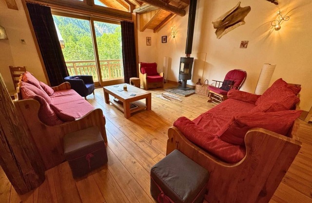 1st floor, view mountain, balcony, fireplace or stove, tv, ski locker, 100m²