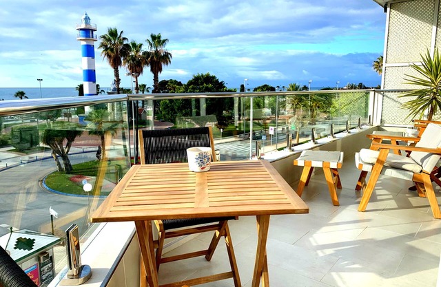 1st line luxury apartment with stunning sea view