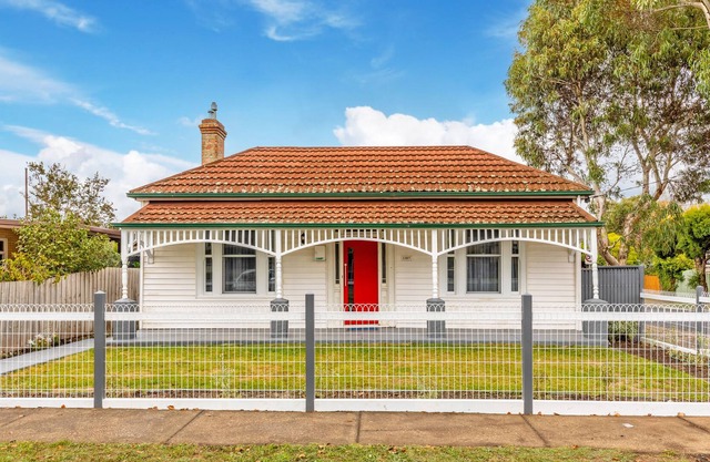 2/3 Bedroom Cottage in Newington - Ballarat