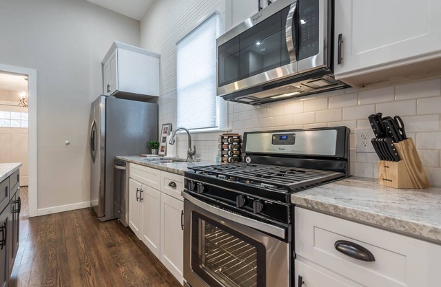 2.5 miles to Alamodome - Best location in SA 1 mi to The Pearl & Riverwalk