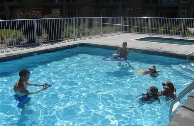 2 BDRM CONDO ON WOOD LAKE- LAKEFRONT -Long term availability September to June