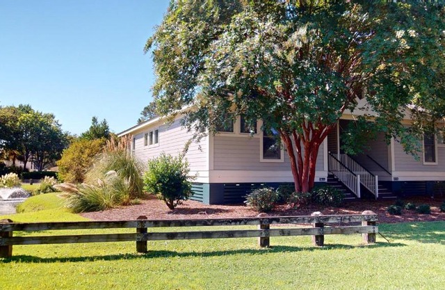 2 Bdrm Lakeside Villa Scenic View With Amenities
