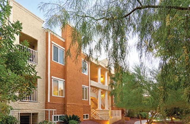 2 BDRMS Wyndham condo with FREE parking, FREE WiFi, & NO resort fee for 6 guest