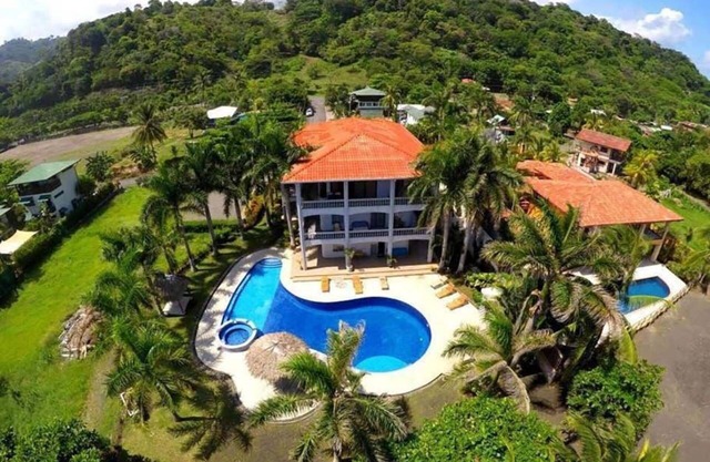 2 BeachFront Properties for 40 People. Weddings, Reunions and Retreats