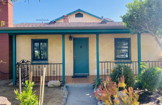 2 Bed 1 Bath , Grand Pa's Cottage, Long Term Vacation Rentals .