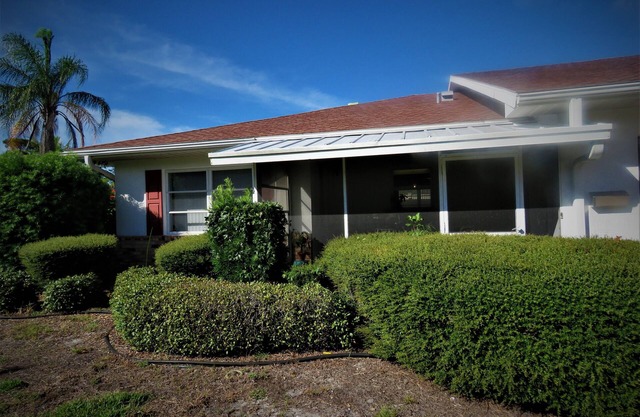 2 bed/2 Ba Venice Island Villa - Walk to Beach & Historic Downtown Venice!