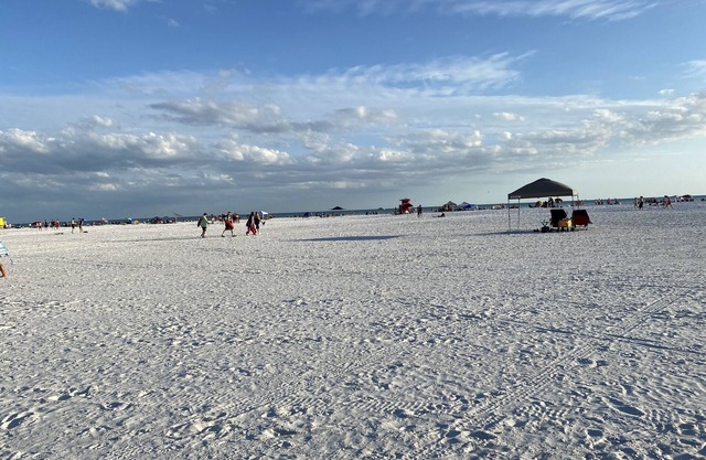 2 Bed/2 Bath Condo less than 1 mile from Beautiful Siesta Key Beach