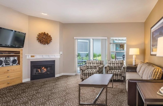 2 BED 2 BATH UNIT IN WINDSOR, CA - A Superb Sonoma County Stay