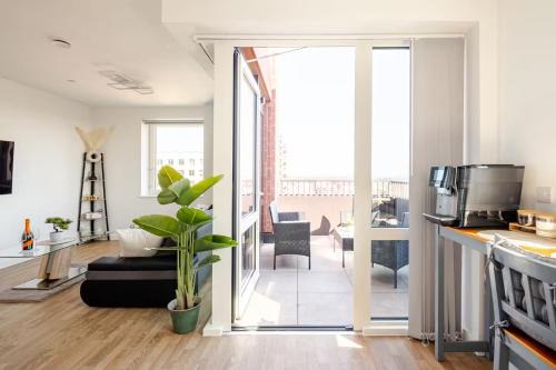 2 Bed Apartment Prime Location & Easy Transport Long Stay
