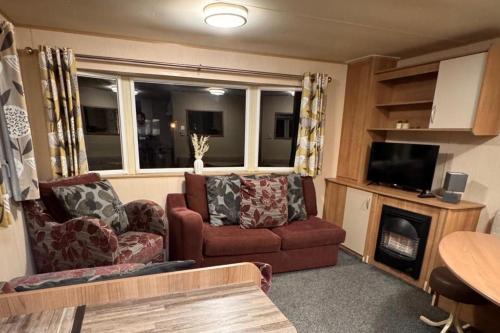 2 Bed Caravan on Lyons Winkups Sleeps 6