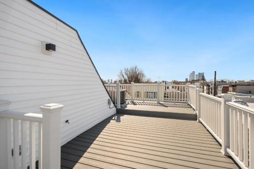 2-bed Condo with Private Rooftop, 15 Mins to Times Sq