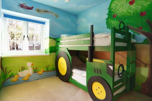 2 Bed Cottage - Kids Theme Pool Pets Hot Tub
